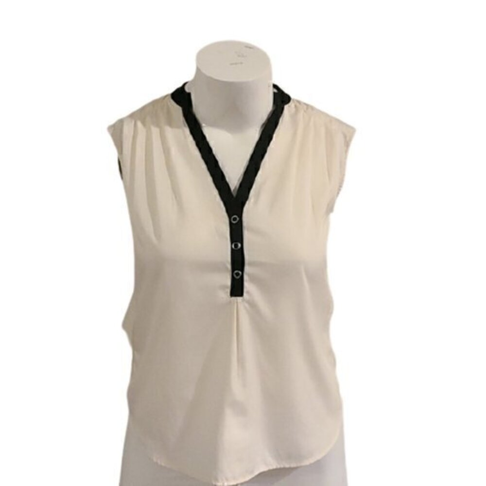 [Converse] 3 Button V-neck Blouse - Size M